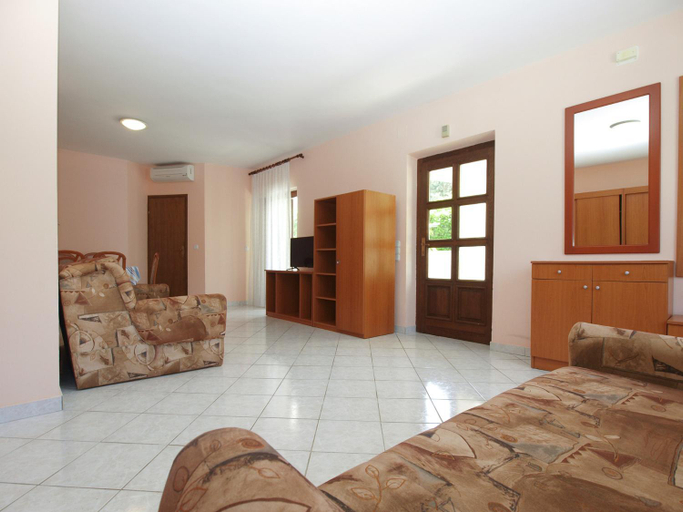 Others 4, Apartment 1842, Fažana