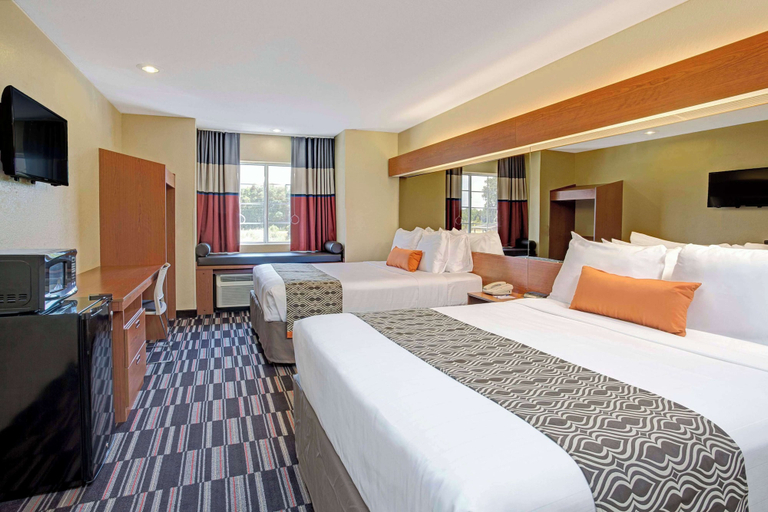 Bedroom 5, Microtel Inn & Suites by Wyndham Bushnell, Sumter