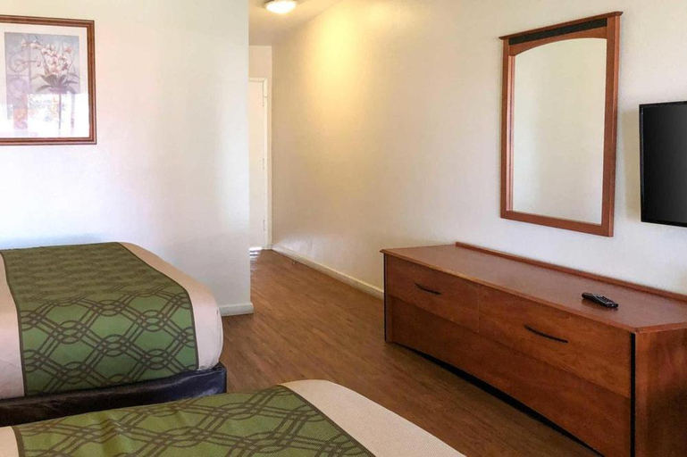 Bedroom 2, The Garden Inn OAK, Alameda