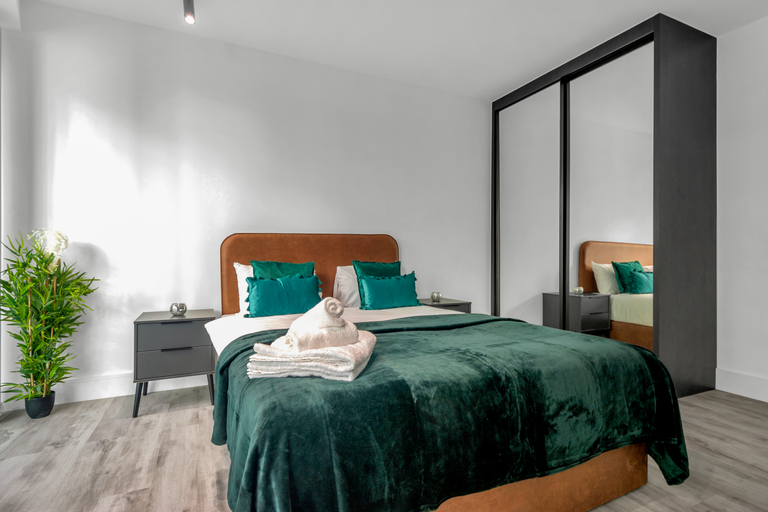 Bedroom 3, Modern Serviced Apartments North Acton, London