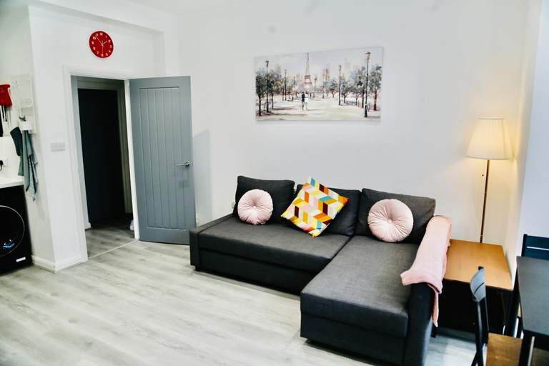 Others 5, New Modern Apartment With FREE Private Parking, Plymouth