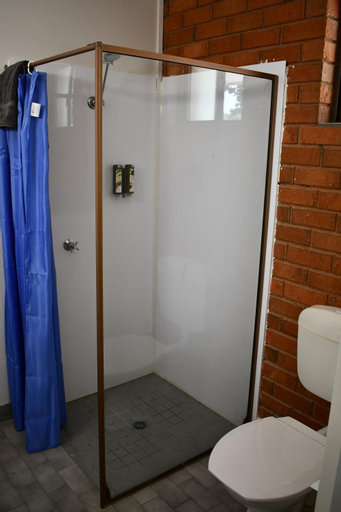 Bathroom 10