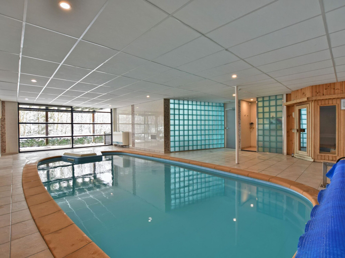 Sport & Beauty 2, Chalet in Odeigne with Private Pool Sauna, Luxembourg