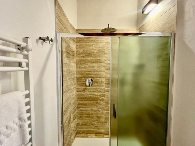 Bathroom 3, Regis Condo, Siena