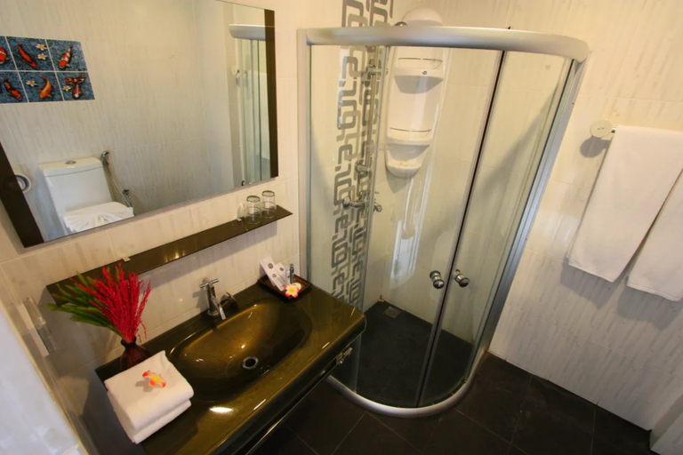 Bathroom 5, Valhalla Pattaya Hotel, Pattaya