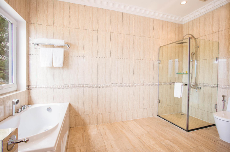 Bathroom 18