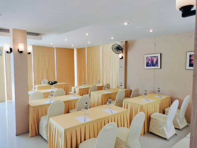 Food & Drinks 5, Dragon Beach Resort, Pattaya