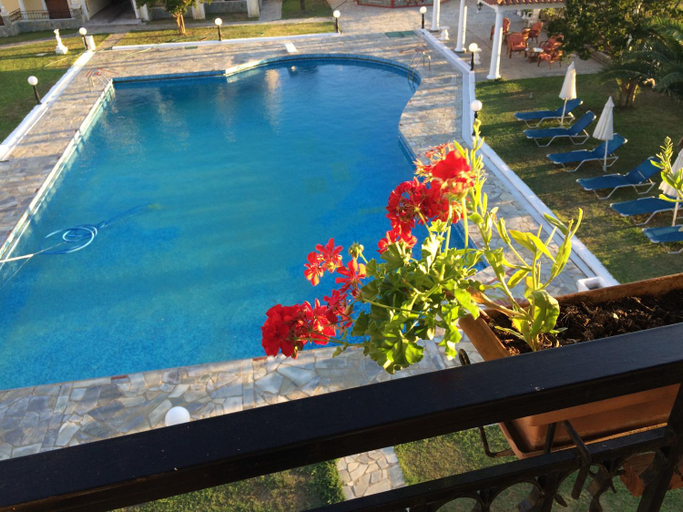 Others 5, Regina Nina, Ionian Islands