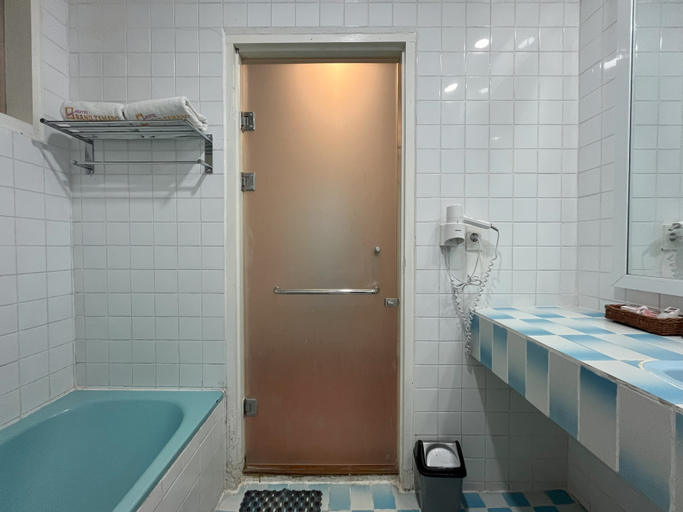 Bathroom 2