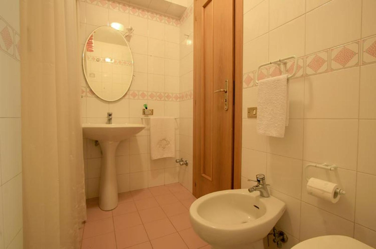 Bathroom 4, Villa Cinzia, Napoli