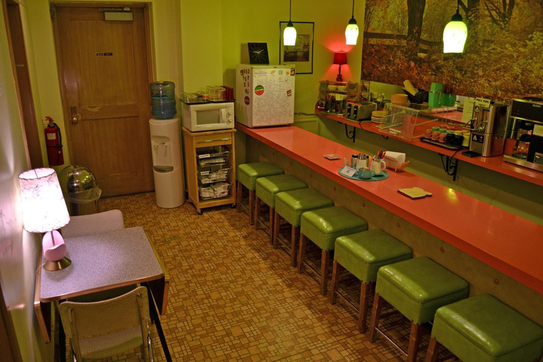 Food & Drinks 4, Holiday Music Motel, Door