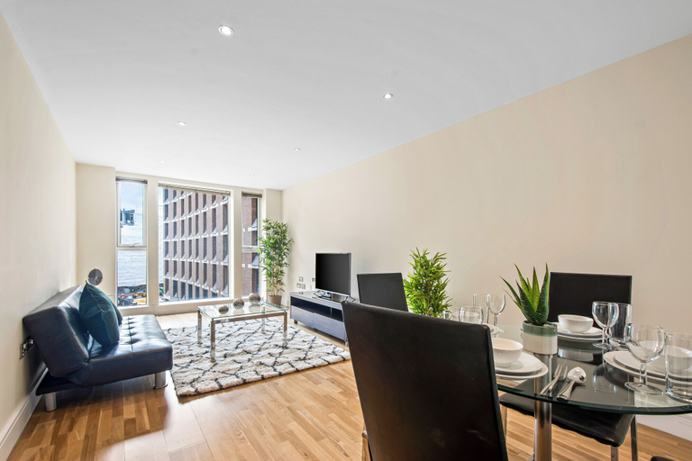 Others 4, One Bed Apartment in Waterloo near Southwark, London