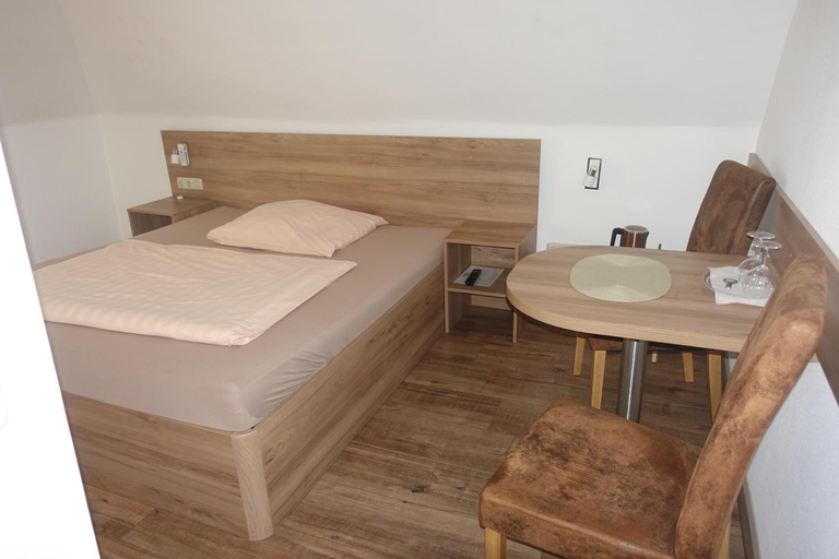 Bedroom 2, Gasthof & Restaurant "Am Kreuz", Essen