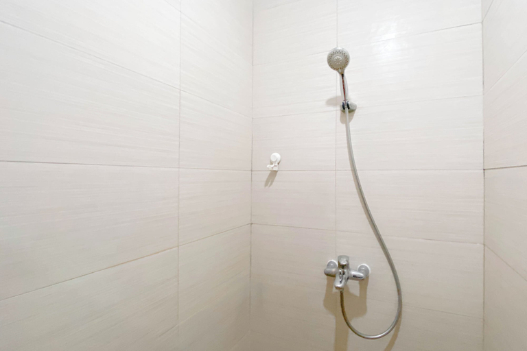 Bathroom 4, Brand New 1Br At Apartment Gateway Pasteur, Bandung