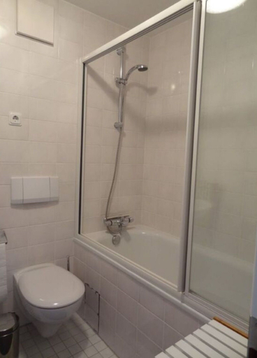 Bathroom 3, Holiday Apartment South Beach, Wilhelmshaven