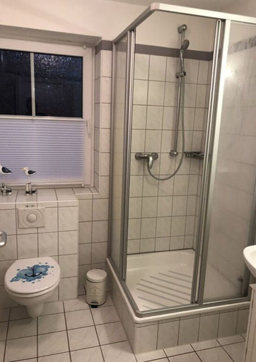 Bathroom, Dat Onnen's Hus - Burhave 16, Wesermarsch