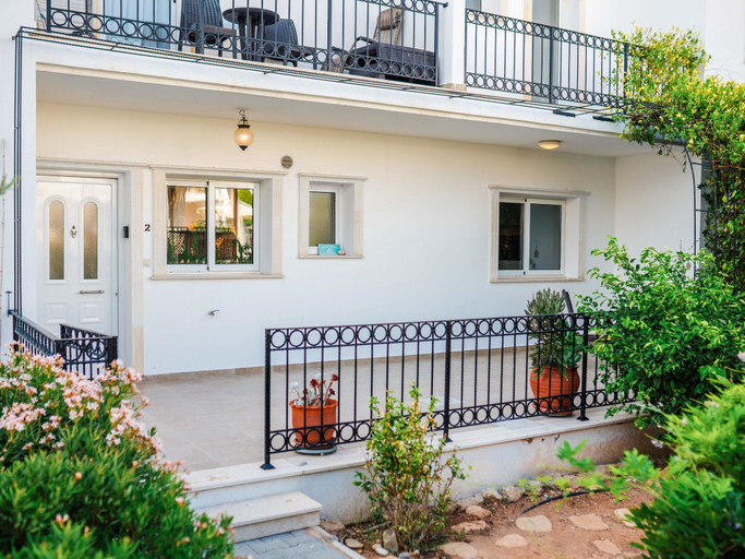 Exterior & Views 2, Sunny and Family Friendly Apartment Directly at the Pool