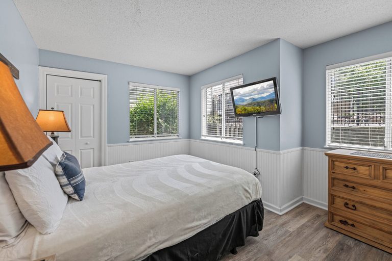 Bedroom 3, Cozy 2br Condo w/ Pools, Spas & Year-round Fun!, Sevier
