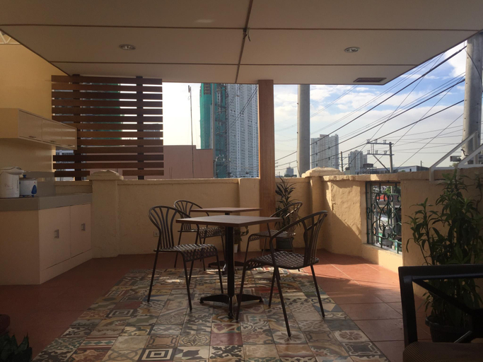 Others 4, 1 River Central Hostel, Makati City
