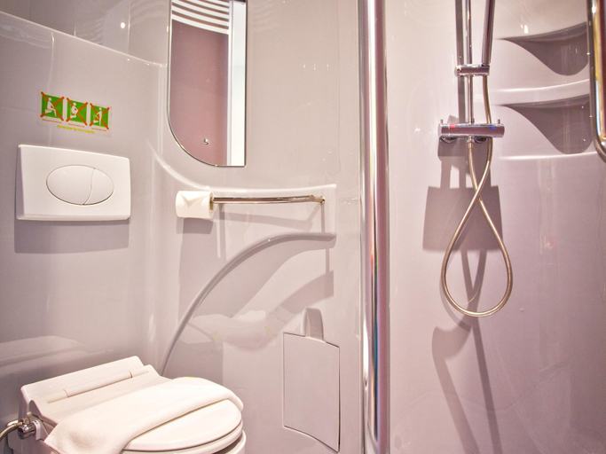 Bathroom 11