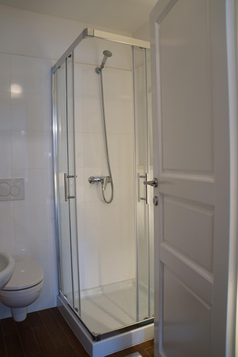Bathroom 2, Apartment Flora, Pula