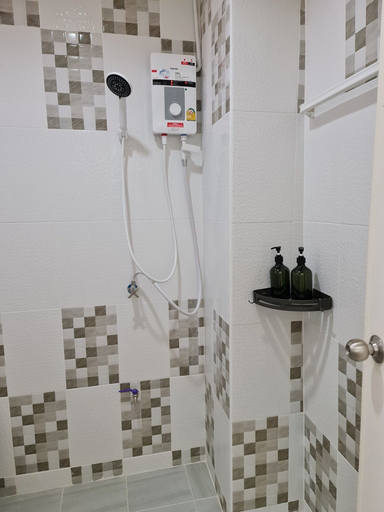 Bathroom 5, De Chalet, Ratchathewi