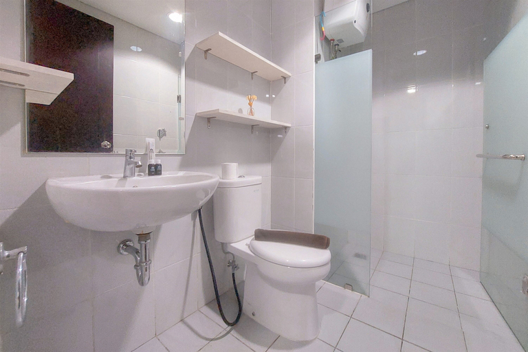 Bathroom 3, Cozy Living 2Br Apartment At Casa De Parco, Tangerang