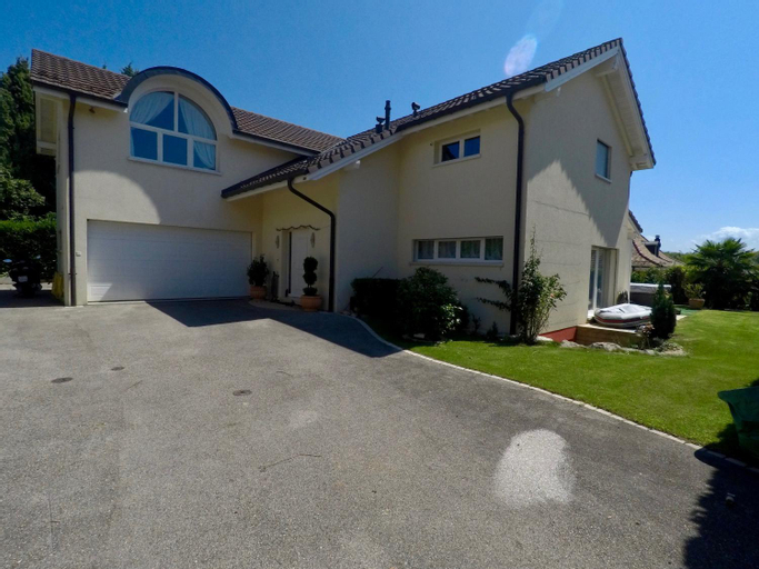 Exterior 6