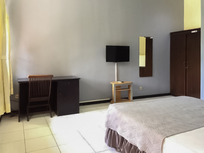 Bedroom 3, Kemang Place near Lippo Mall Kemang Mitra RedDoorz, South Jakarta