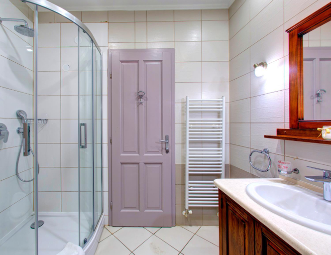 Bathroom 4, Hotel Villa Regina, Herzegovina-Neretva