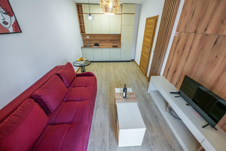 Others 3, Pini Apart-hotel
