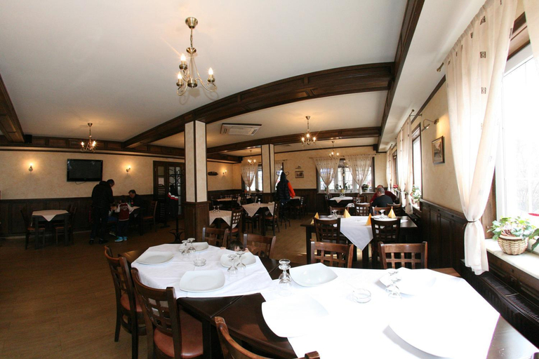 Food & Drinks 4, Pensiune Montana, Curtea De Arges