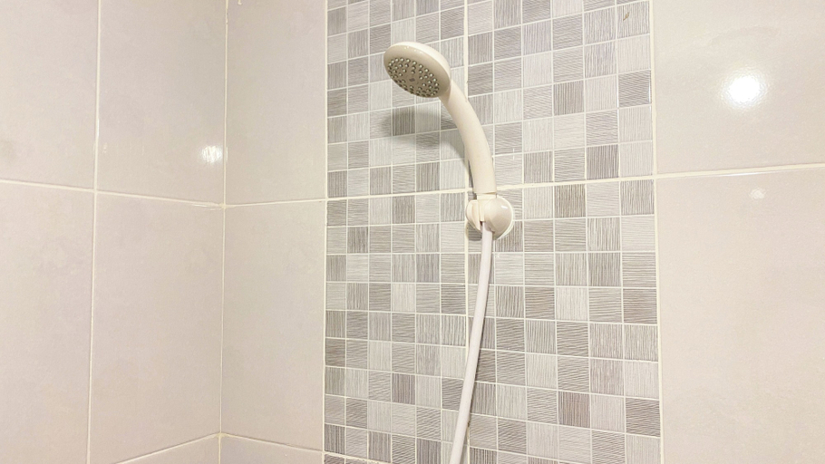 Bathroom 3, Good And Simply 2Br Tokyo Riverside Apartment, Tangerang