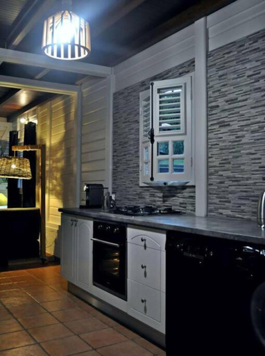 Kitchen 2, Villa charmante avec piscine et vue mer au Robert, Le Robert