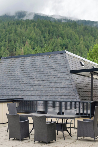 Exterior & Views, 3BR Lakeside Penthouse Retreat, Fraser Valley