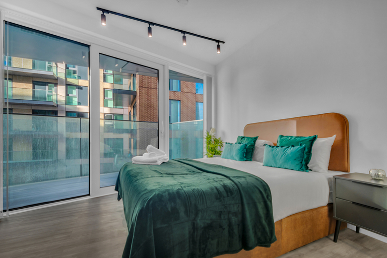 Bedroom 4, Modern Serviced Apartments North Acton, London