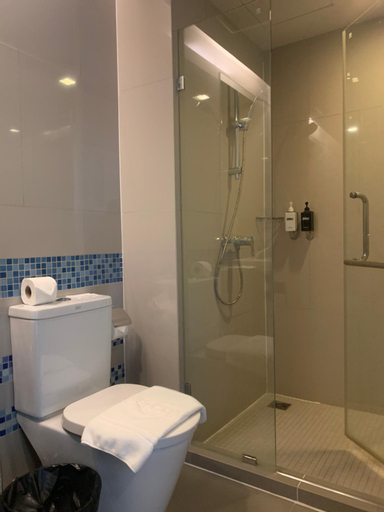 Bathroom 10
