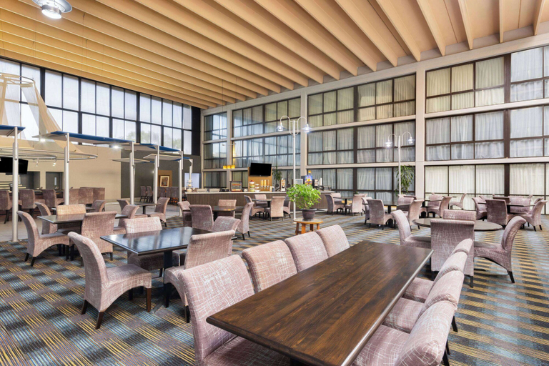 Food & Drinks 5, Wingate by Wyndham Kansas City, Kansas City