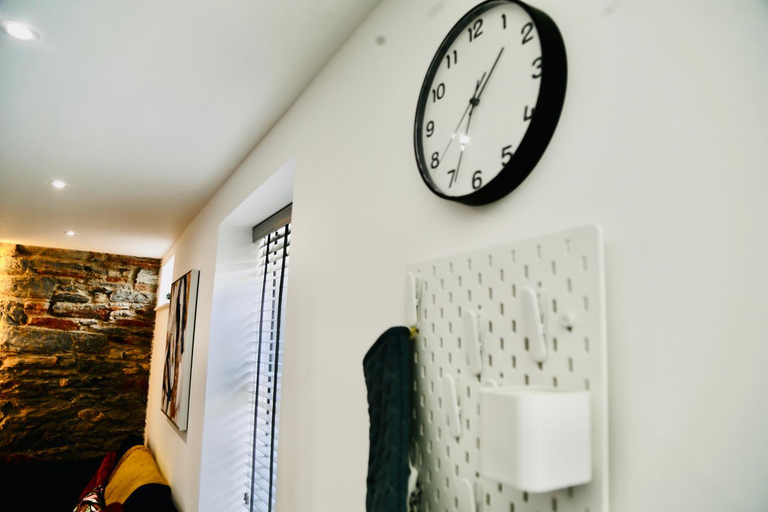 Others 2, New Modern Apartment With FREE Private Parking, Plymouth