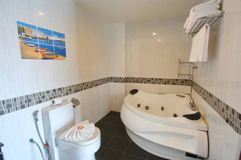 Bathroom 5, Valhalla Pattaya Hotel, Pattaya
