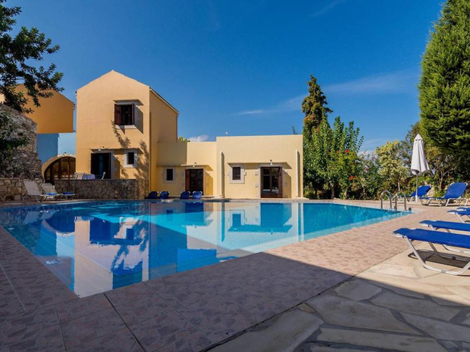 Sport & Beauty 5, 2 houses and 2 studios -small group, Crete
