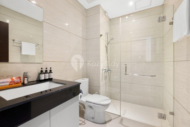 Bathroom, Azura by Kozystay - Alam Sutera, Tangerang