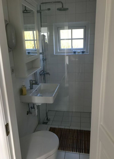 Bathroom 4, At the Old Sea Dike Comfortable Vacation Home, Nordfriesland