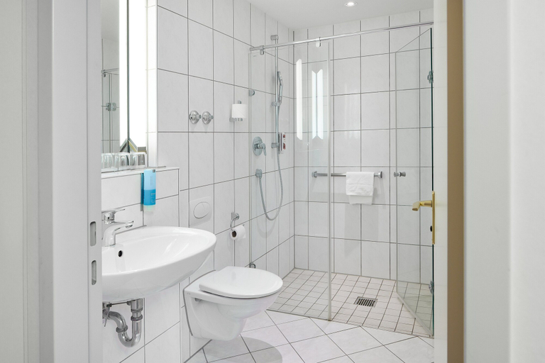 Bathroom 3, Hotel Zum Schiff, Freiburg im Breisgau