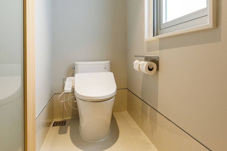 Bathroom 10
