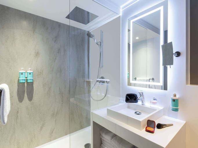 Bathroom 7