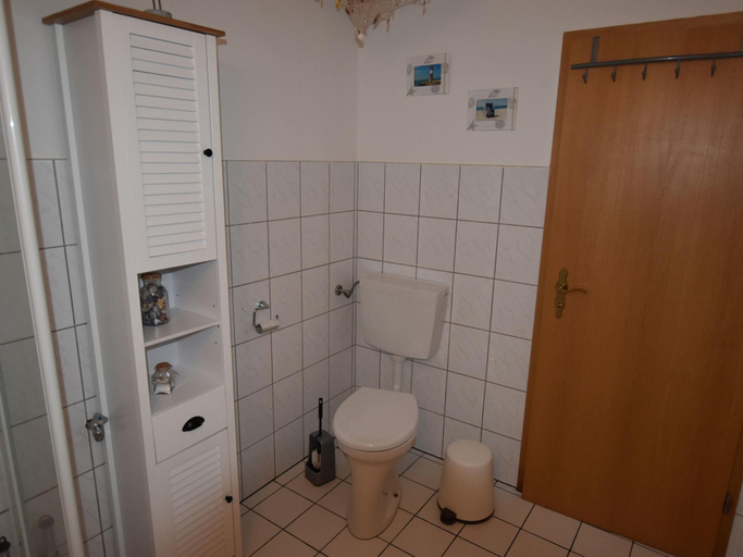 Bathroom 4, Apartment in Robertsdorf Near the Beach, Nordwestmecklenburg