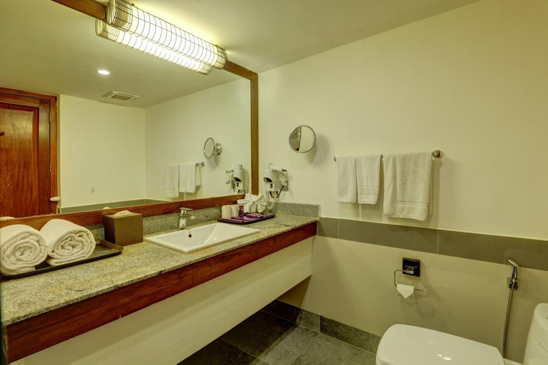Bathroom 5, Rhythm Kumarakom, Kottayam