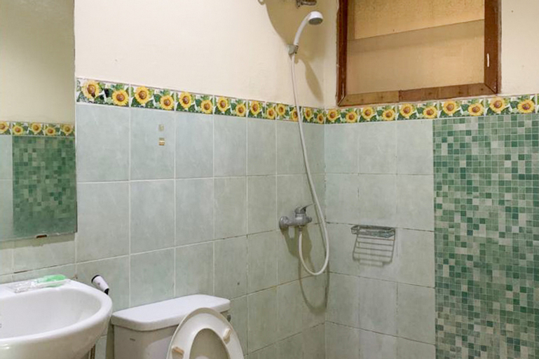 Bedroom 2, Kemang Place near Lippo Mall Kemang Mitra RedDoorz, South Jakarta
