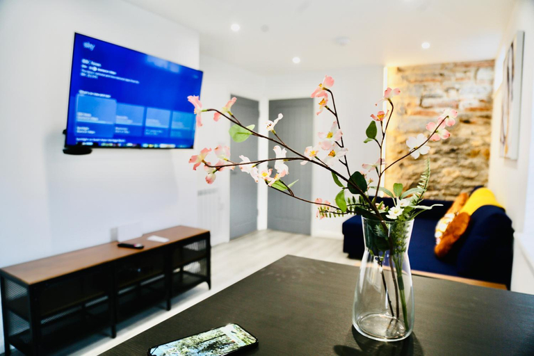 Others 4, New Modern Apartment With FREE Private Parking, Plymouth